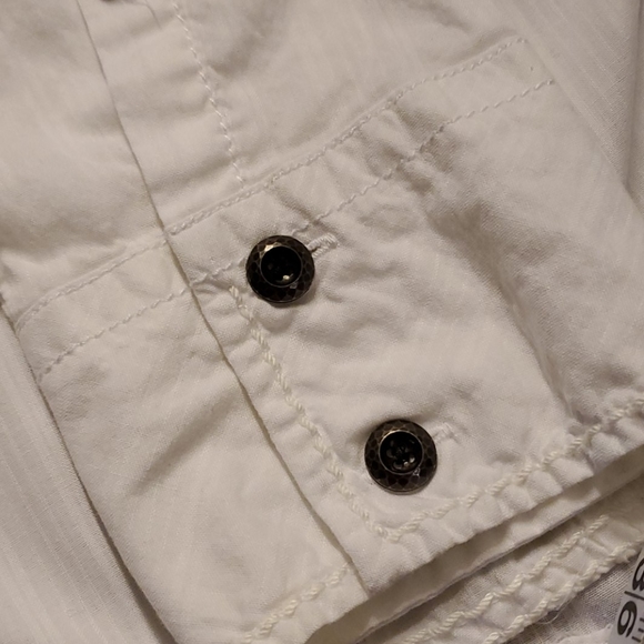 Women's Roar Button Down - Picture 8 of 9
